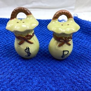 Nice Vintage Money Bags Salt & Pepper Shakers
